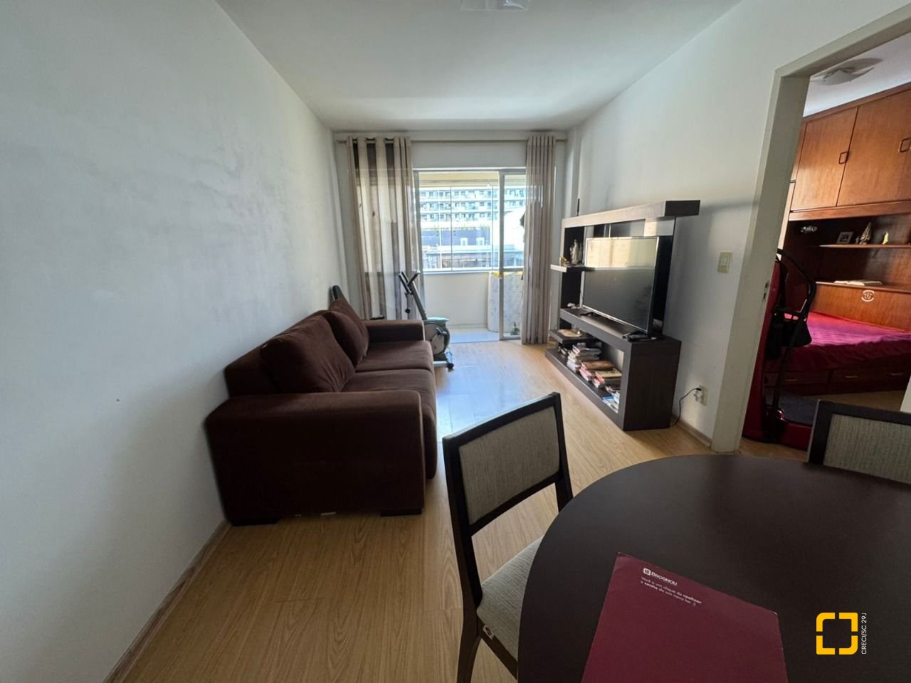 Apartamento com 48m², 2 quartos (sendo 1 suíte), 1 garagem, no bairro Centro em Florianópolis