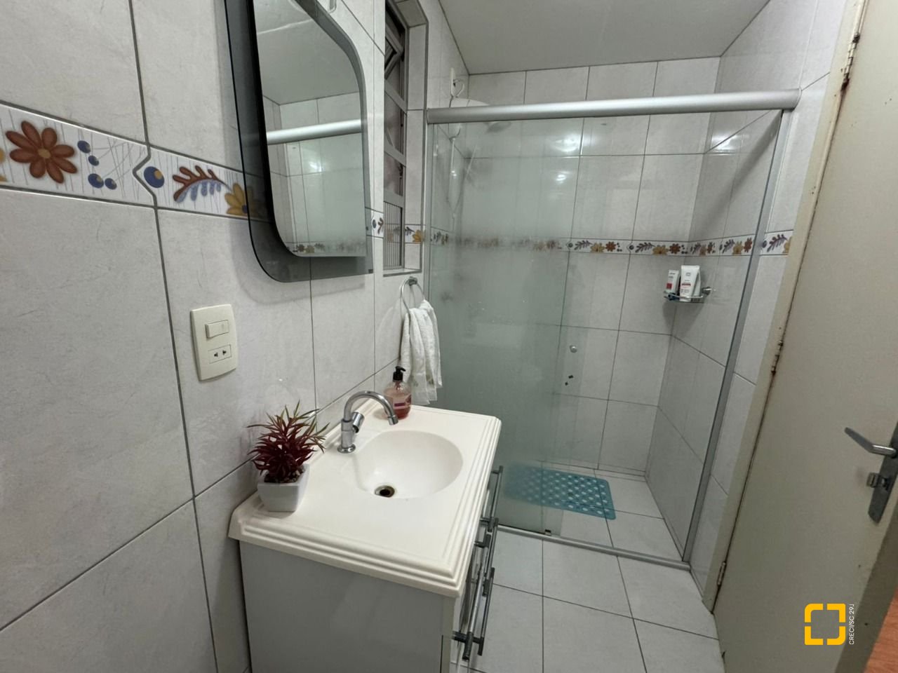 Apartamento com 48m², 1 quarto (sendo 1 suíte), 1 garagem, no bairro Centro em Florianópolis