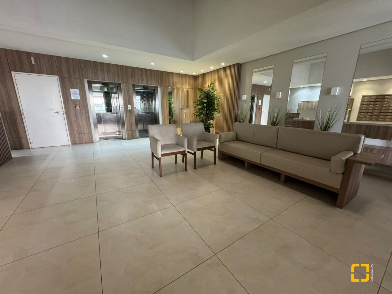 Apartamento com 48m², 1 quarto (sendo 1 suíte), 1 garagem, no bairro Centro em Florianópolis