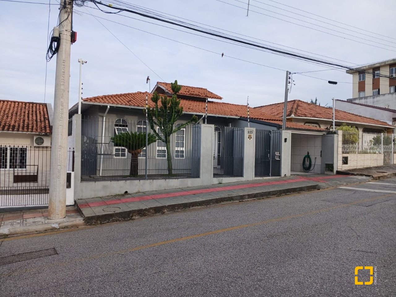 Casa com 191m², 4 quartos (sendo 1 suíte), 2 garagens, no bairro Ipiranga em São José