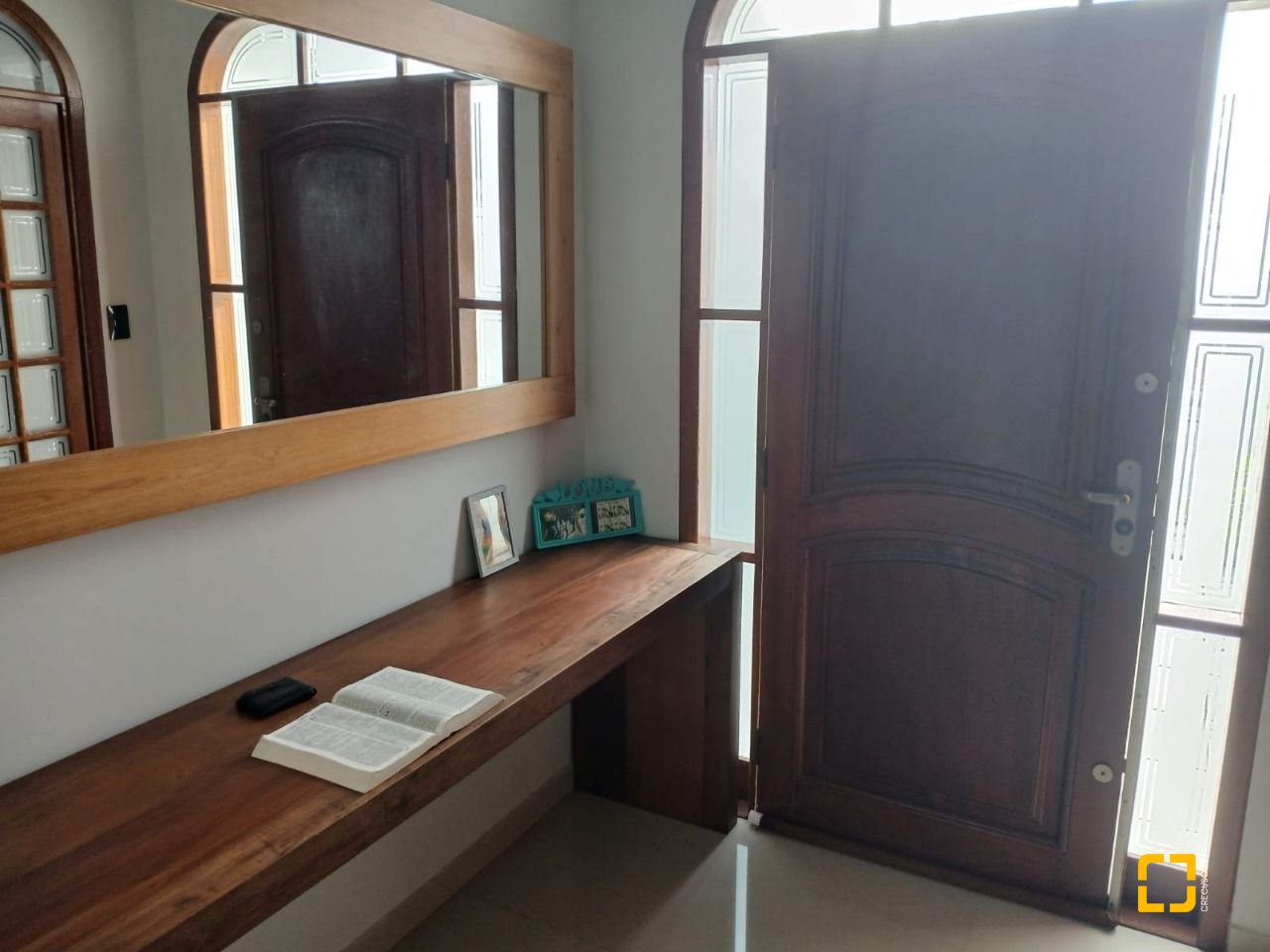 Casa com 191m², 4 quartos (sendo 1 suíte), 2 garagens, no bairro Ipiranga em São José