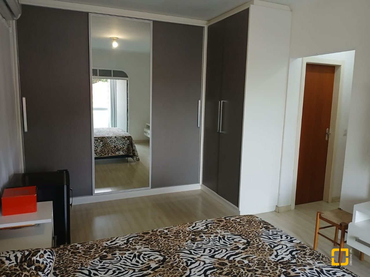 Casa com 191m², 4 quartos (sendo 1 suíte), 2 garagens, no bairro Ipiranga em São José