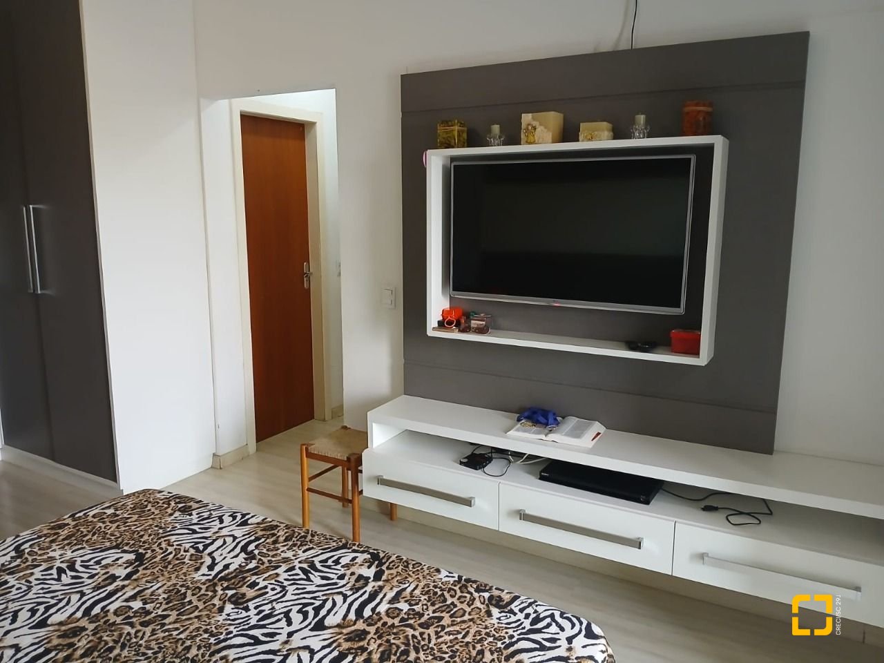 Casa com 191m², 4 quartos (sendo 1 suíte), 2 garagens, no bairro Ipiranga em São José