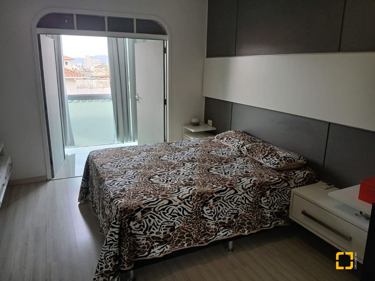 Casa com 191m², 4 quartos (sendo 1 suíte), 2 garagens, no bairro Ipiranga em São José