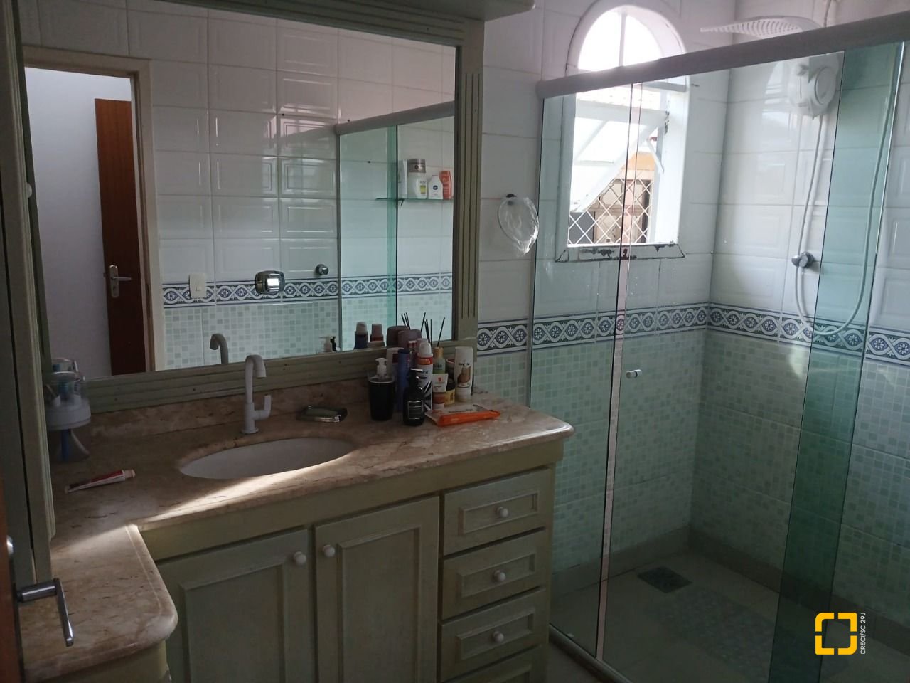 Casa com 191m², 4 quartos (sendo 1 suíte), 2 garagens, no bairro Ipiranga em São José