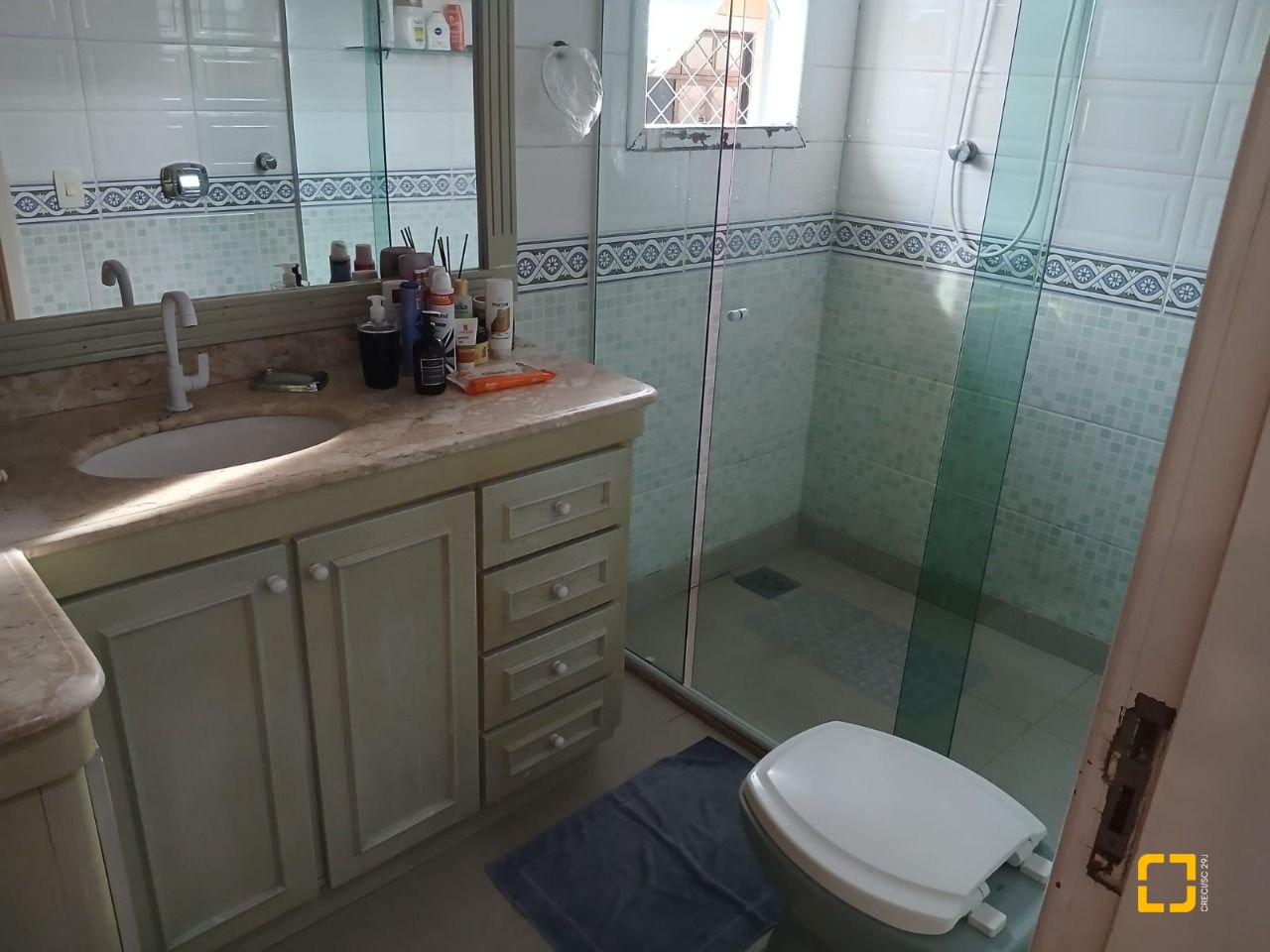 Casa com 191m², 4 quartos (sendo 1 suíte), 2 garagens, no bairro Ipiranga em São José