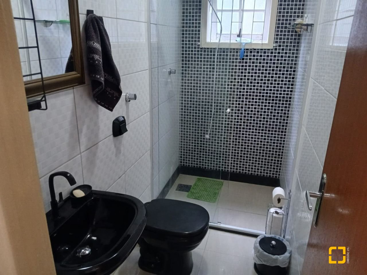 Casa com 191m², 4 quartos (sendo 1 suíte), 2 garagens, no bairro Ipiranga em São José