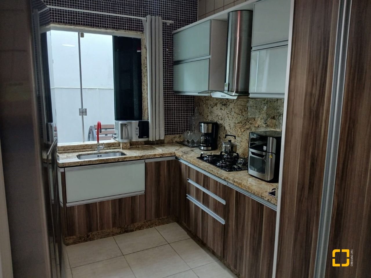 Casa com 191m², 4 quartos (sendo 1 suíte), 2 garagens, no bairro Ipiranga em São José