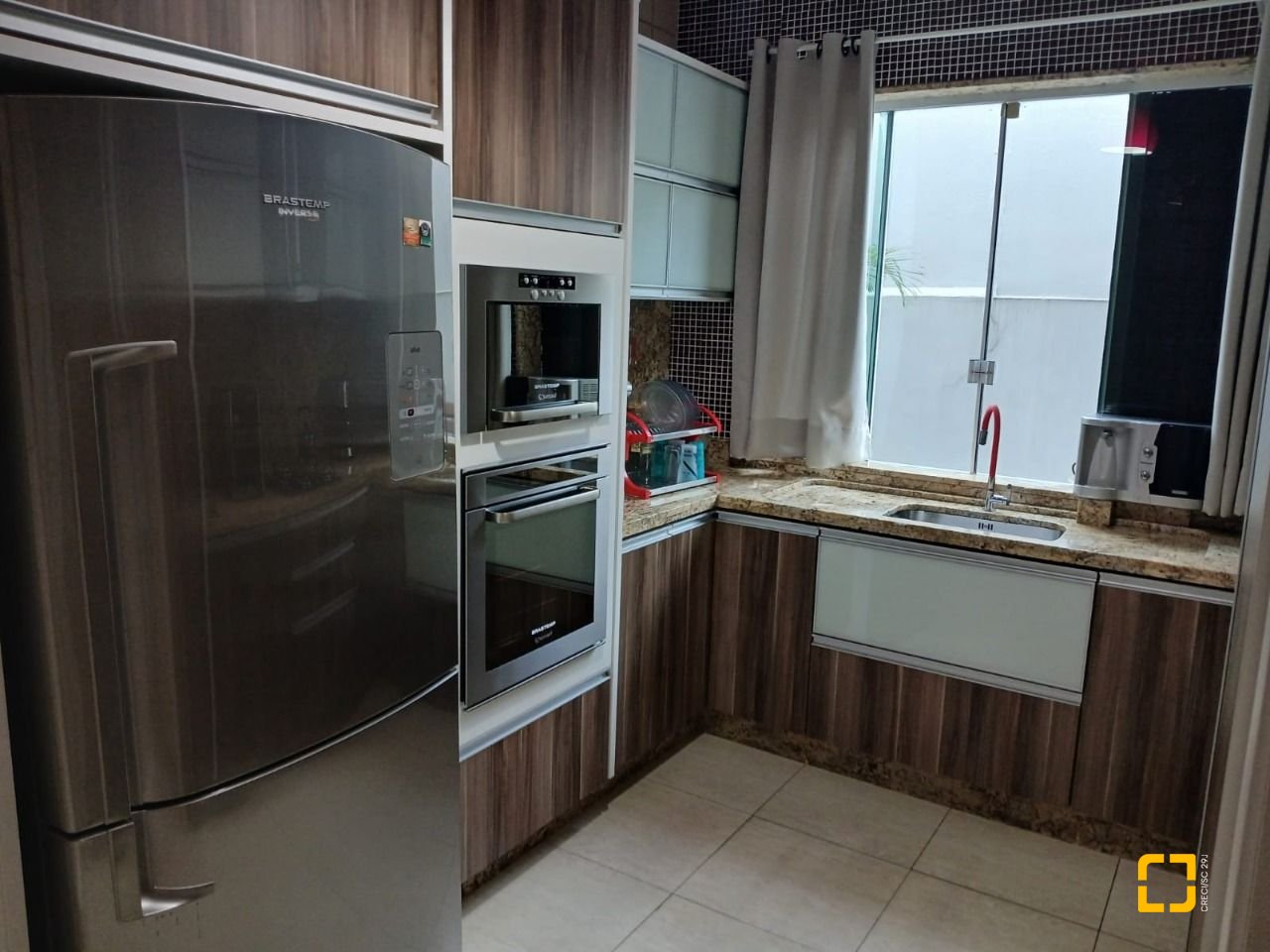 Casa com 191m², 4 quartos (sendo 1 suíte), 2 garagens, no bairro Ipiranga em São José