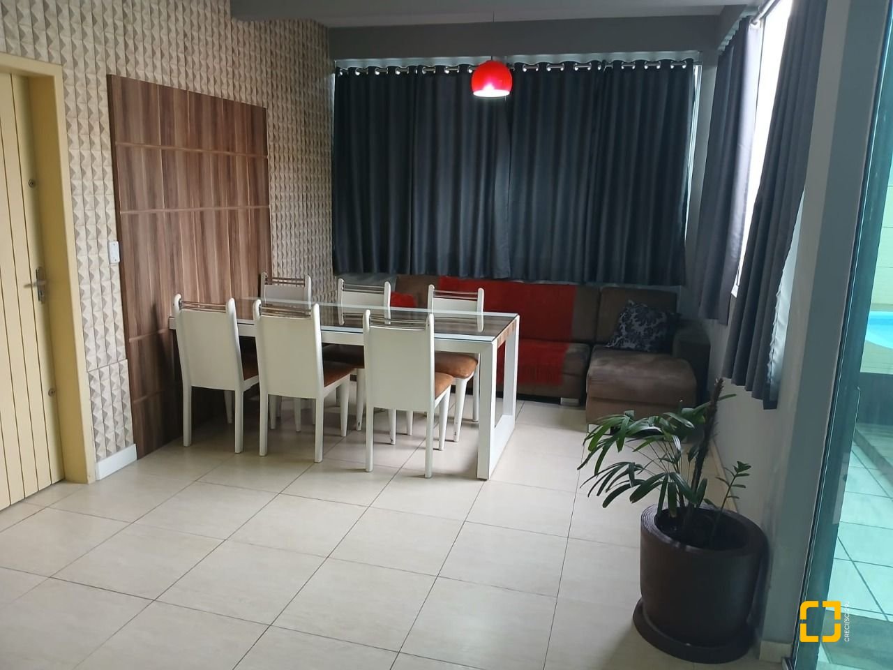 Casa com 191m², 4 quartos (sendo 1 suíte), 2 garagens, no bairro Ipiranga em São José