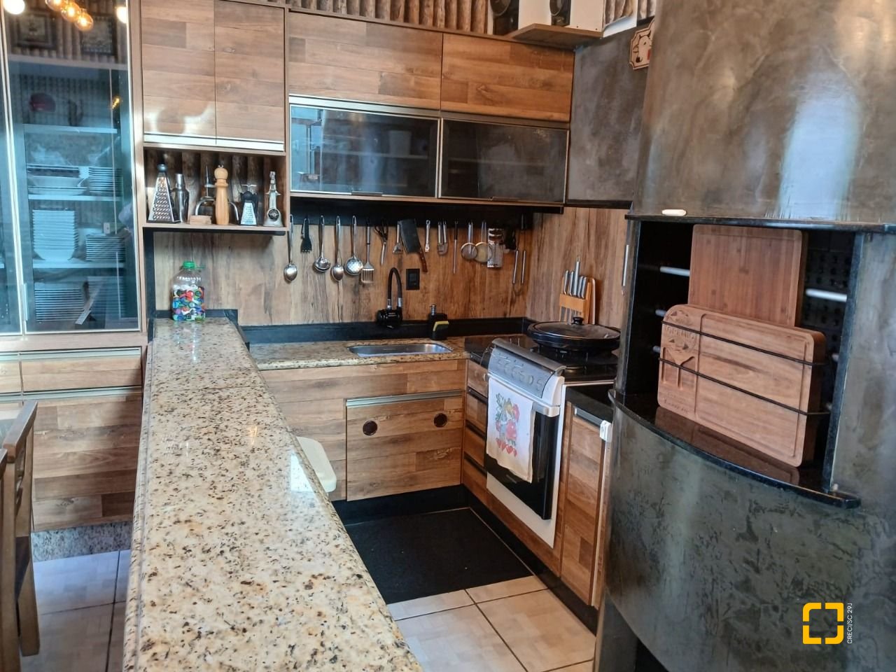 Casa com 191m², 4 quartos (sendo 1 suíte), 2 garagens, no bairro Ipiranga em São José