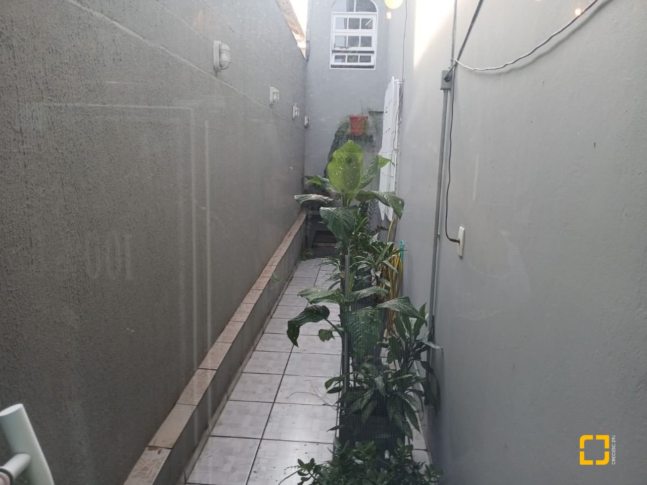Casa com 191m², 4 quartos (sendo 1 suíte), 2 garagens, no bairro Ipiranga em São José