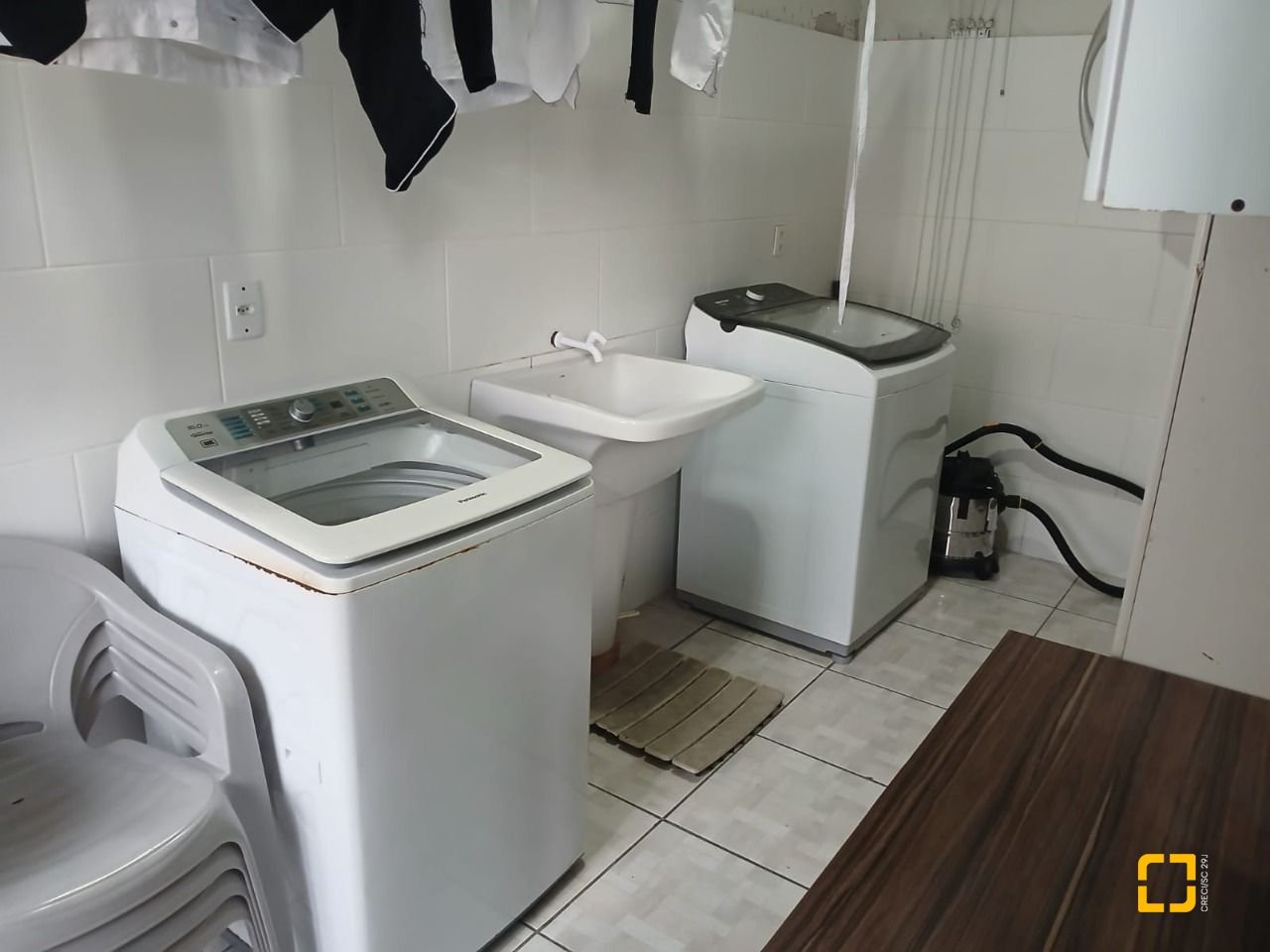 Casa com 191m², 4 quartos (sendo 1 suíte), 2 garagens, no bairro Ipiranga em São José