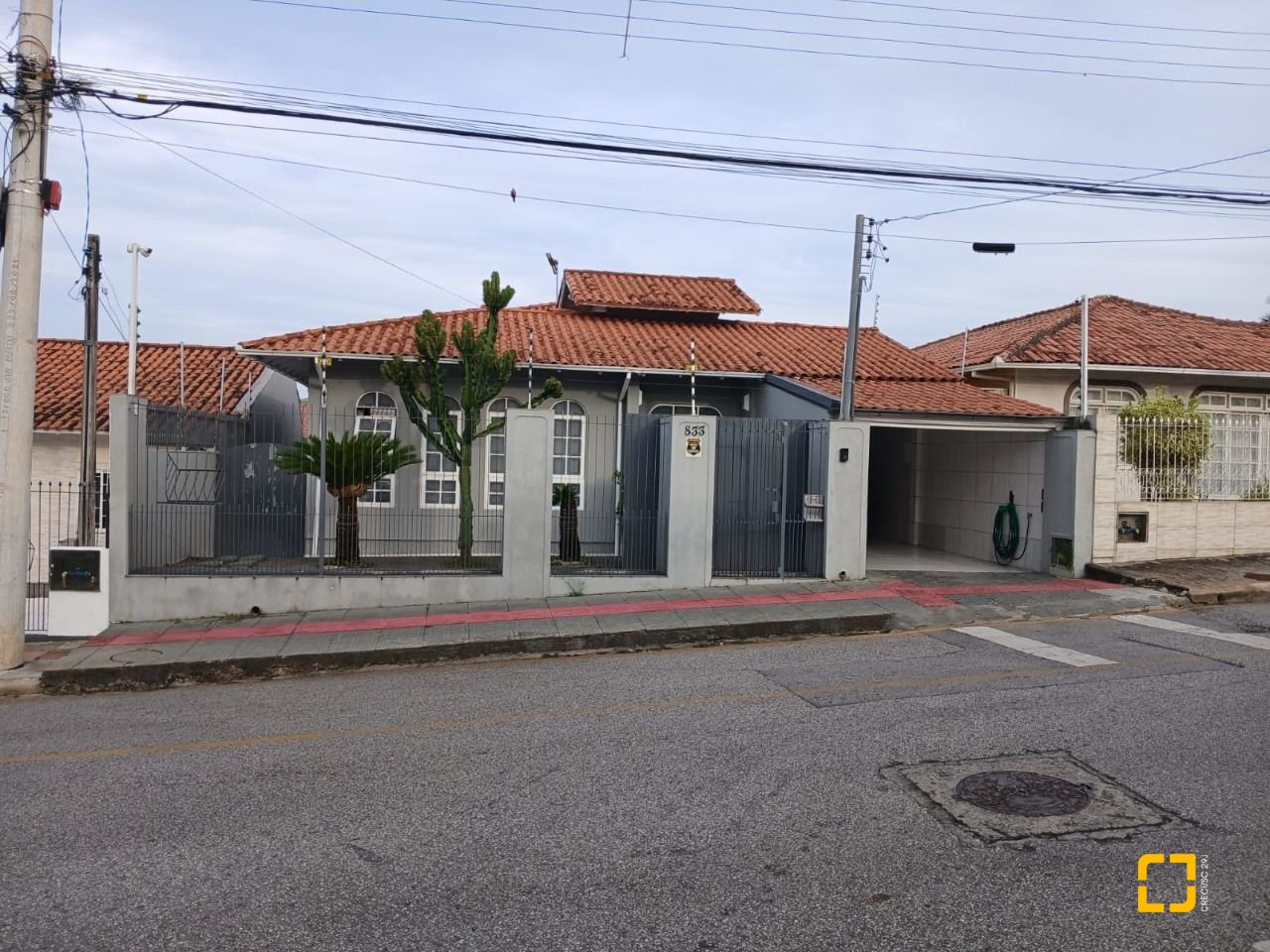 Casa com 191m², 5 quartos (sendo 1 suíte), 2 garagens, no bairro Ipiranga em São José