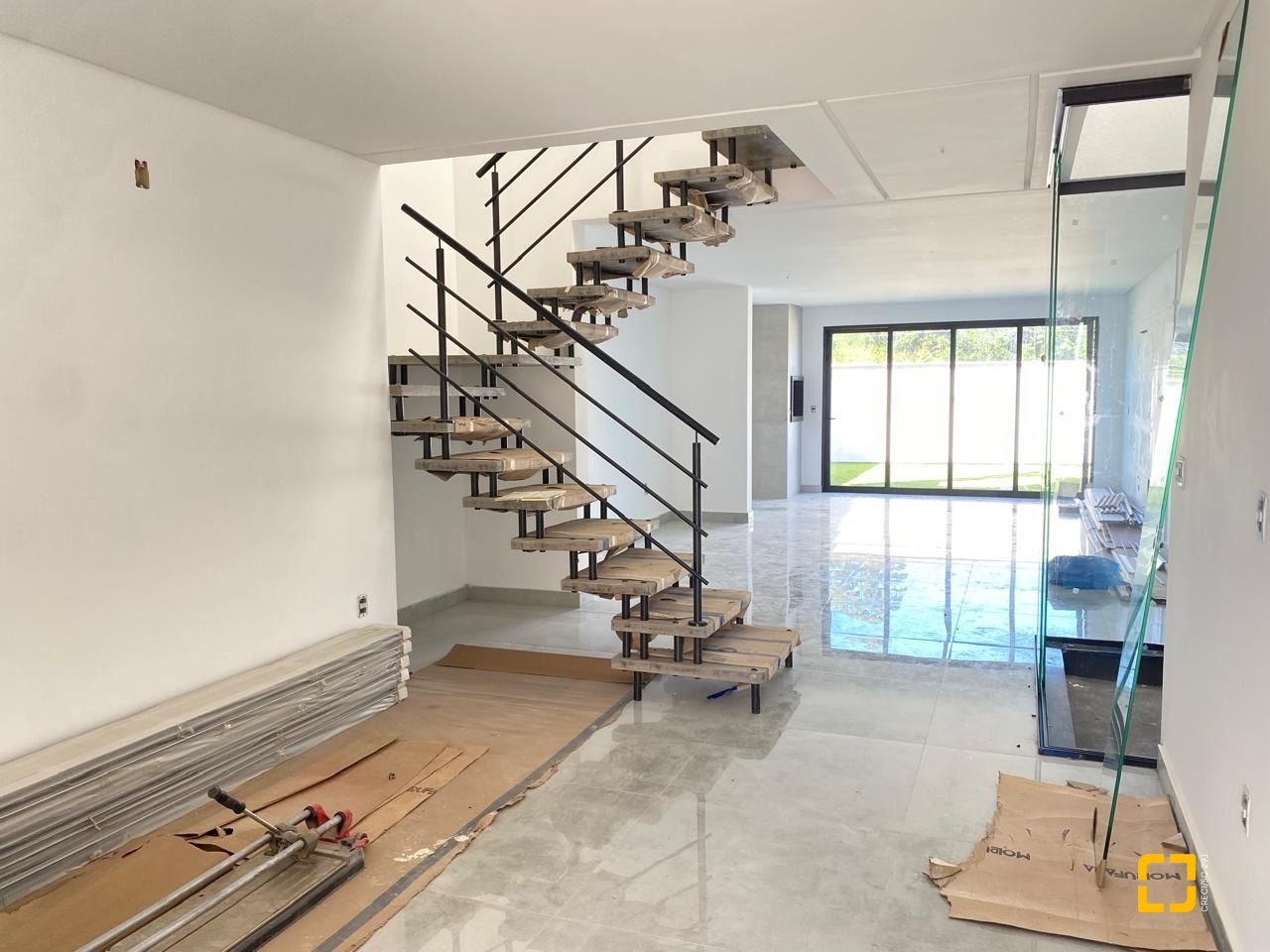 Casa com 126m², 4 quartos (sendo 1 suíte), 2 garagens, no bairro Campeche em Florianópolis