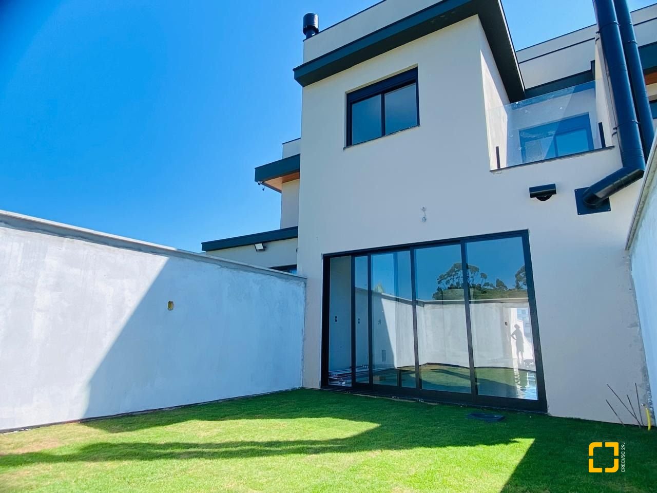 Casa com 126m², 4 quartos (sendo 1 suíte), 2 garagens, no bairro Campeche em Florianópolis