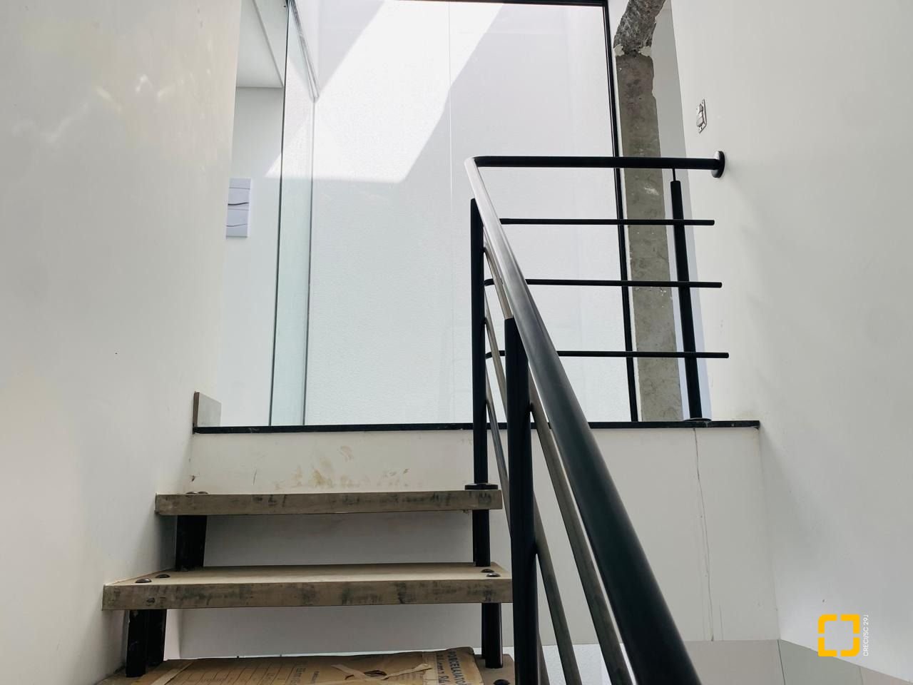 Casa com 126m², 4 quartos (sendo 1 suíte), 2 garagens, no bairro Campeche em Florianópolis