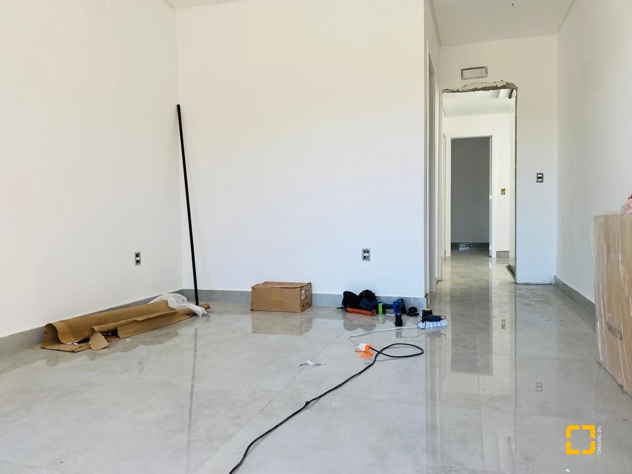 Casa com 126m², 4 quartos (sendo 1 suíte), 2 garagens, no bairro Campeche em Florianópolis