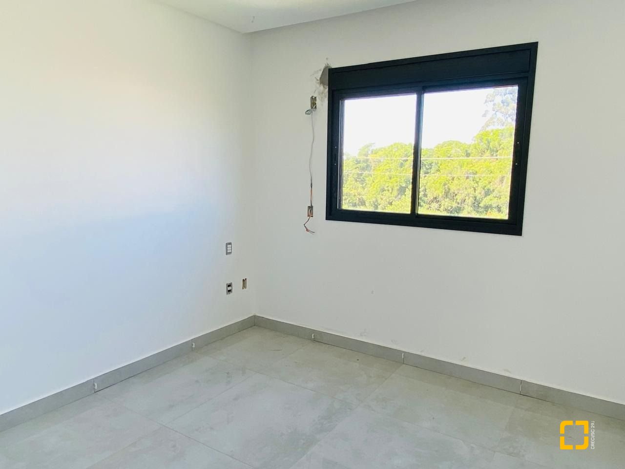 Casa com 126m², 4 quartos (sendo 1 suíte), 2 garagens, no bairro Campeche em Florianópolis