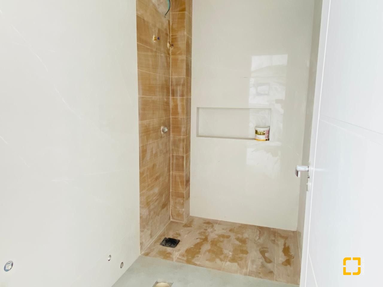 Casa com 126m², 4 quartos (sendo 1 suíte), 2 garagens, no bairro Campeche em Florianópolis