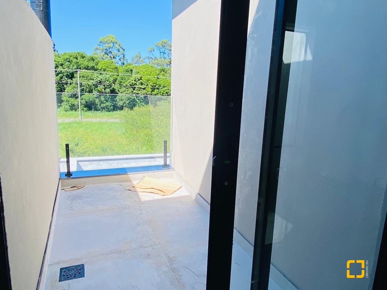 Casa com 126m², 4 quartos (sendo 1 suíte), 2 garagens, no bairro Campeche em Florianópolis