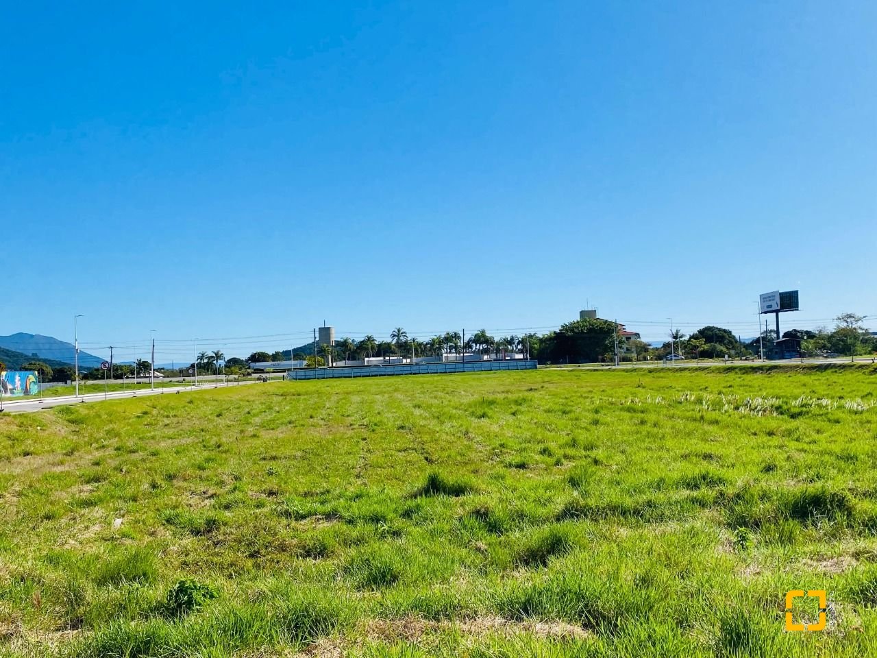 Casa com 126m², 4 quartos (sendo 1 suíte), 2 garagens, no bairro Campeche em Florianópolis