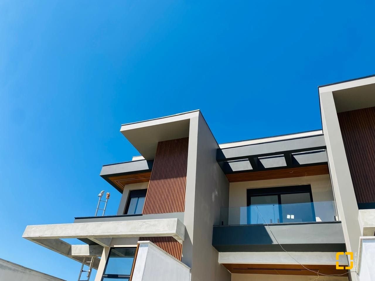 Casa com 126m², 4 quartos (sendo 1 suíte), 2 garagens, no bairro Campeche em Florianópolis