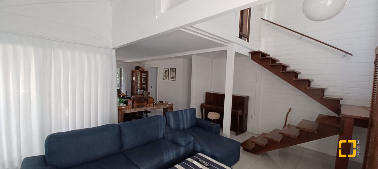 Casa de Condomínio com 240m², 5 quartos (sendo 2 suítes), 2 garagens, no bairro Vargem Grande em Florianópolis