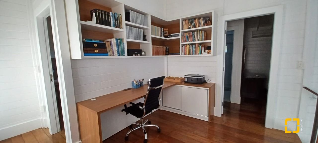 Casa de Condomínio com 240m², 5 quartos (sendo 2 suítes), 2 garagens, no bairro Vargem Grande em Florianópolis