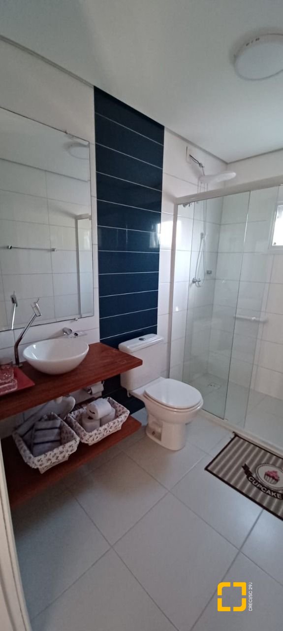 Casa de Condomínio com 240m², 5 quartos (sendo 2 suítes), 2 garagens, no bairro Vargem Grande em Florianópolis