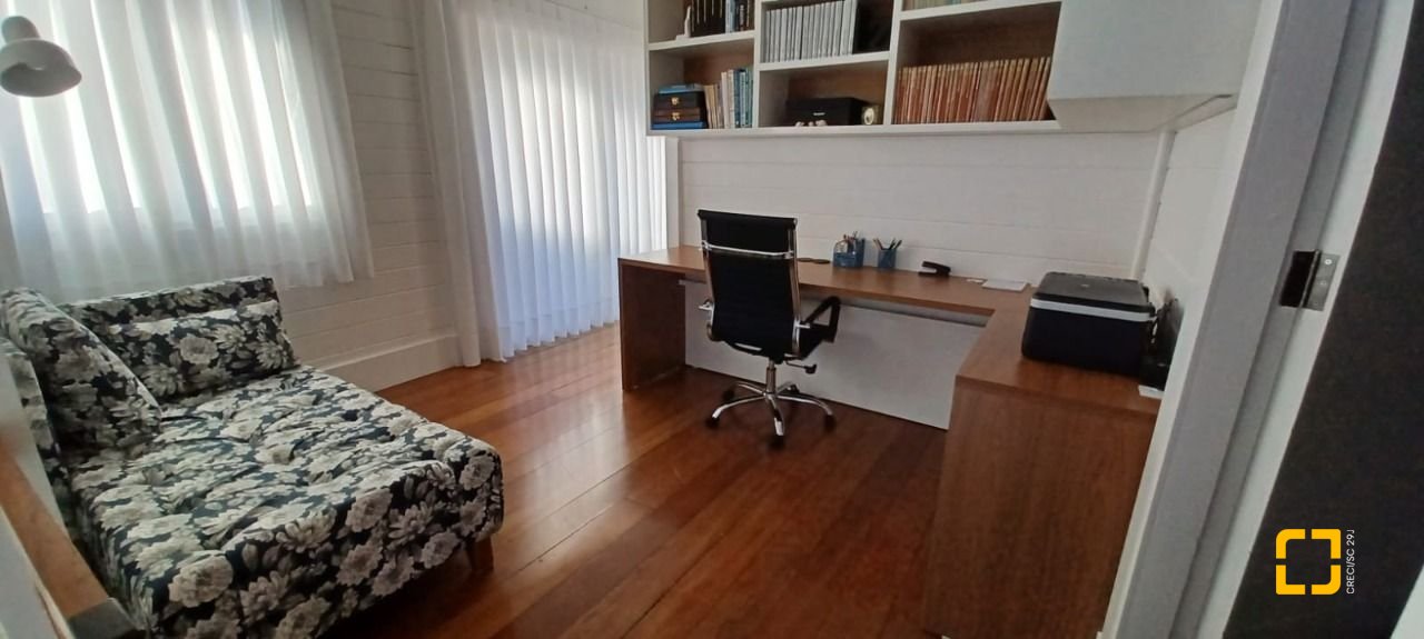 Casa de Condomínio com 240m², 5 quartos (sendo 2 suítes), 2 garagens, no bairro Vargem Grande em Florianópolis