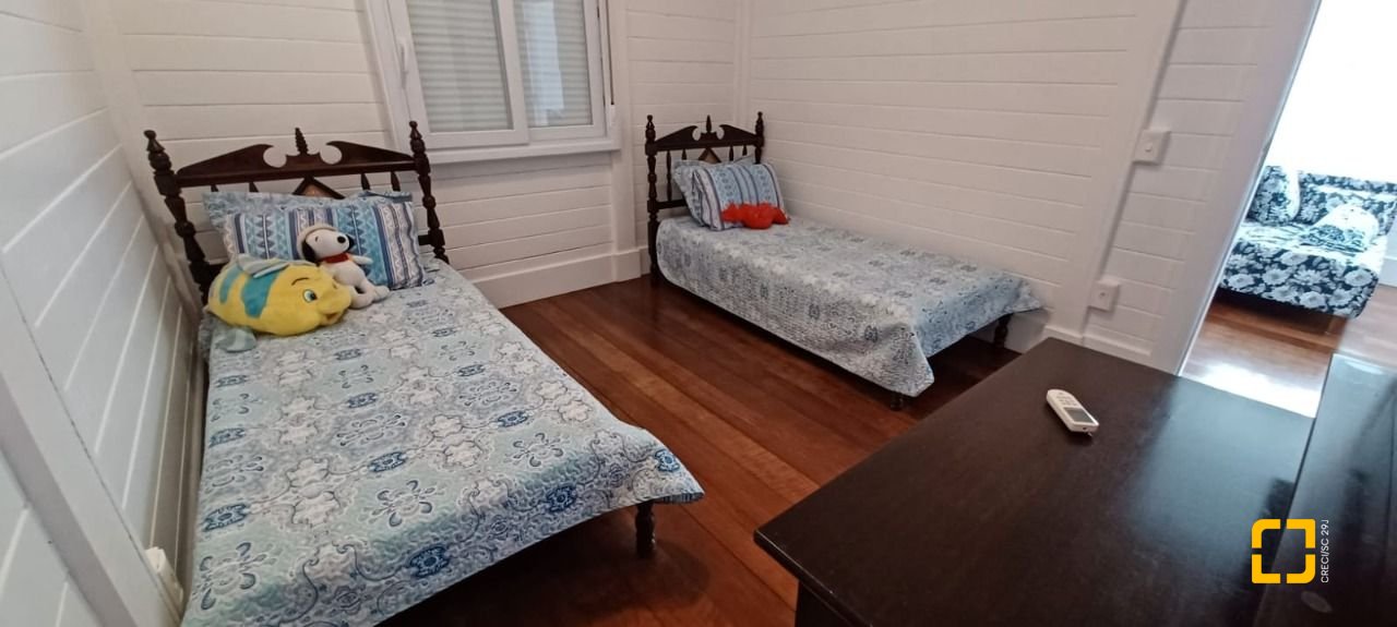 Casa de Condomínio com 240m², 5 quartos (sendo 2 suítes), 2 garagens, no bairro Vargem Grande em Florianópolis