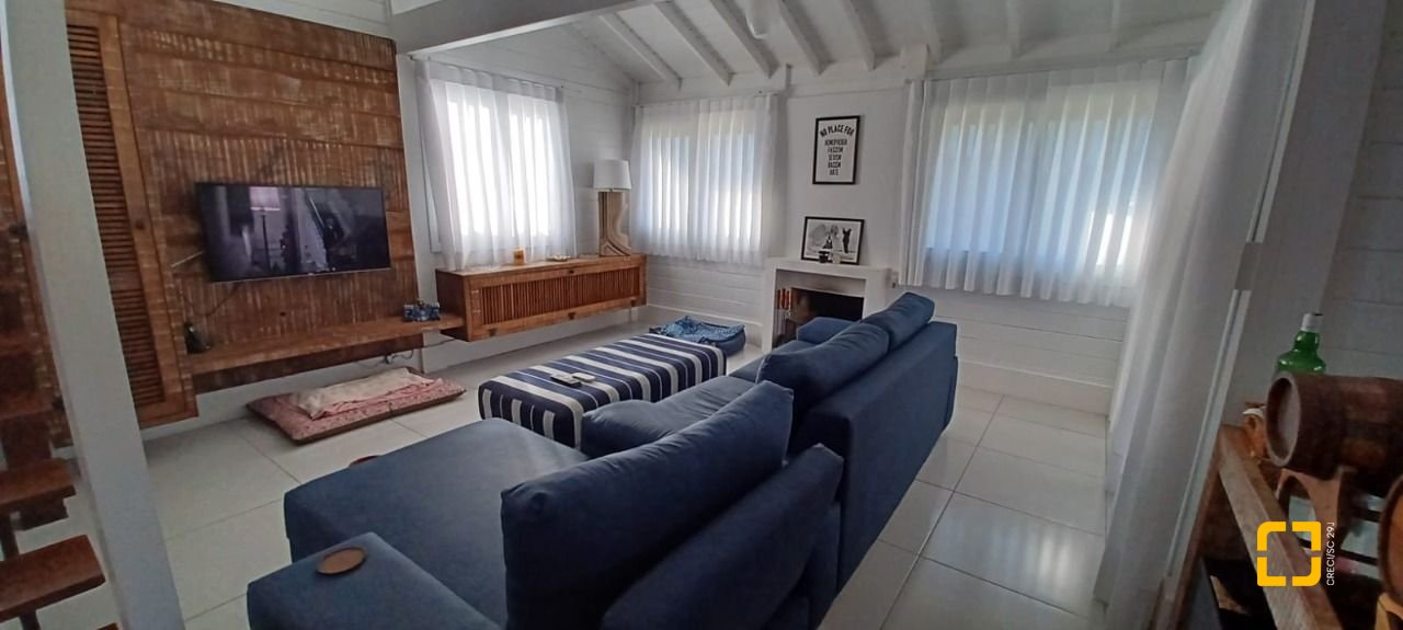Casa de Condomínio com 240m², 3 quartos (sendo 2 suítes), 2 garagens, no bairro Vargem Grande em Florianópolis