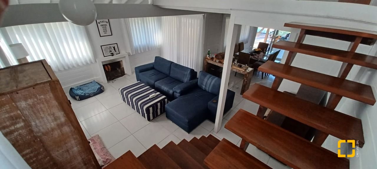 Casa de Condomínio com 240m², 3 quartos (sendo 2 suítes), 2 garagens, no bairro Vargem Grande em Florianópolis