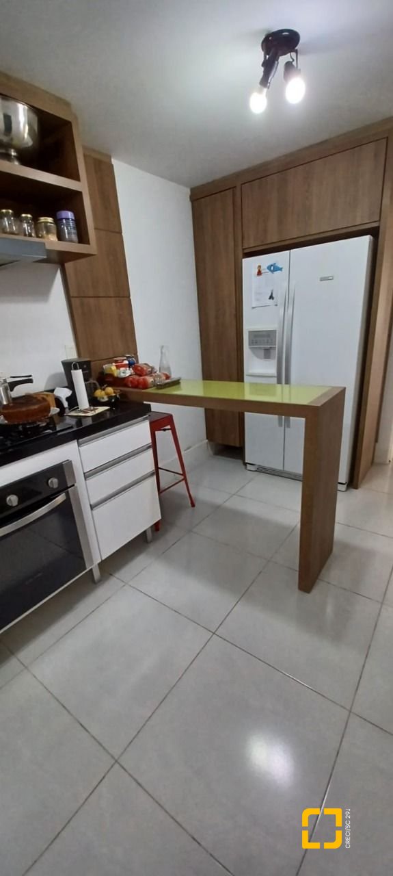 Casa de Condomínio com 240m², 3 quartos (sendo 2 suítes), 2 garagens, no bairro Vargem Grande em Florianópolis