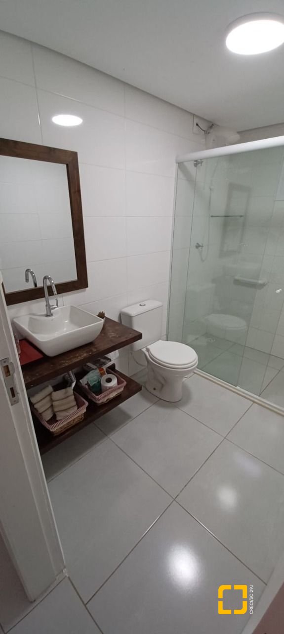 Casa de Condomínio com 240m², 3 quartos (sendo 2 suítes), 2 garagens, no bairro Vargem Grande em Florianópolis