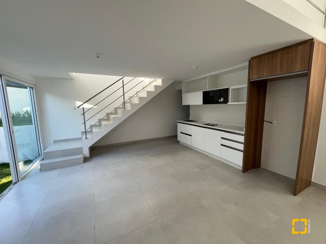 Casa de Condomínio com 192m², 6 quartos (sendo 3 suítes), 2 garagens, no bairro Cachoeira do Bom Jesus em Florianópolis