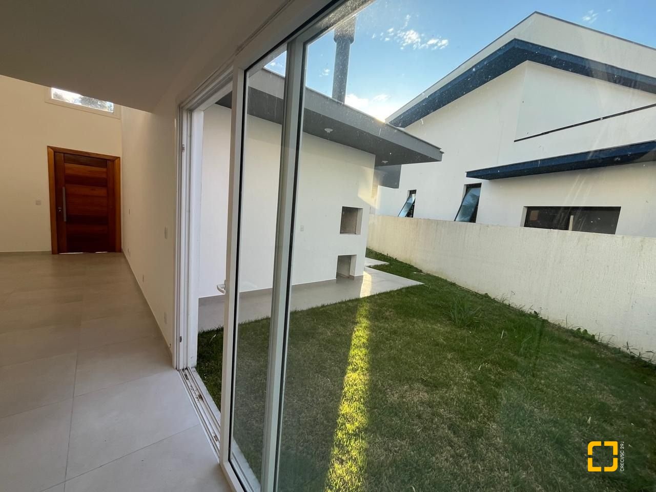 Casa de Condomínio com 192m², 6 quartos (sendo 3 suítes), 2 garagens, no bairro Cachoeira do Bom Jesus em Florianópolis