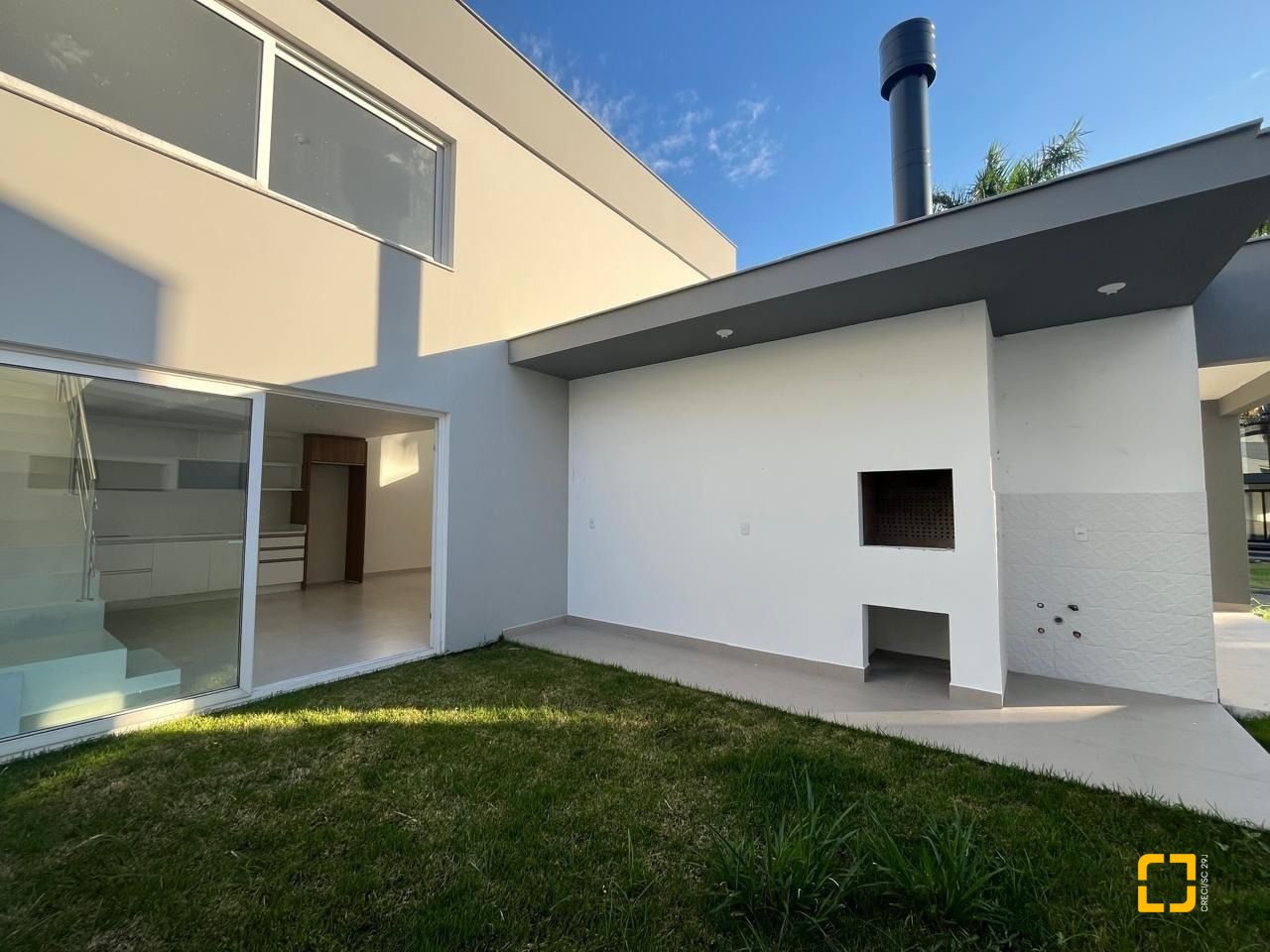 Casa de Condomínio com 192m², 6 quartos (sendo 3 suítes), 2 garagens, no bairro Cachoeira do Bom Jesus em Florianópolis