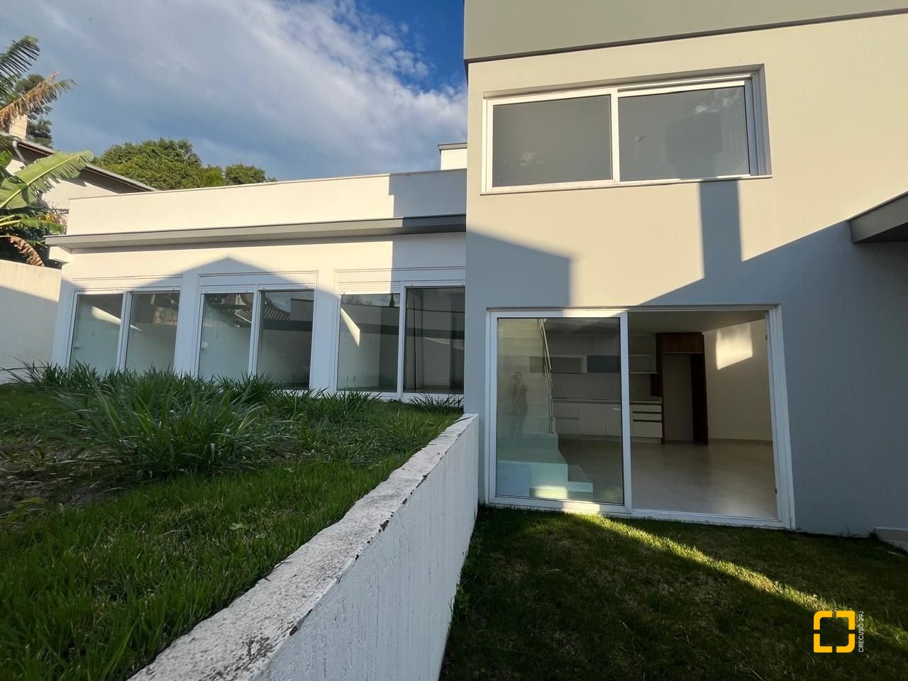 Casa de Condomínio com 192m², 6 quartos (sendo 3 suítes), 2 garagens, no bairro Cachoeira do Bom Jesus em Florianópolis