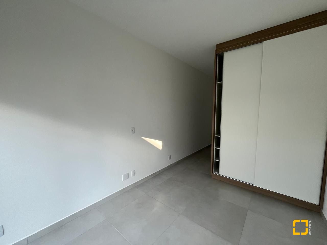 Casa de Condomínio com 192m², 6 quartos (sendo 3 suítes), 2 garagens, no bairro Cachoeira do Bom Jesus em Florianópolis