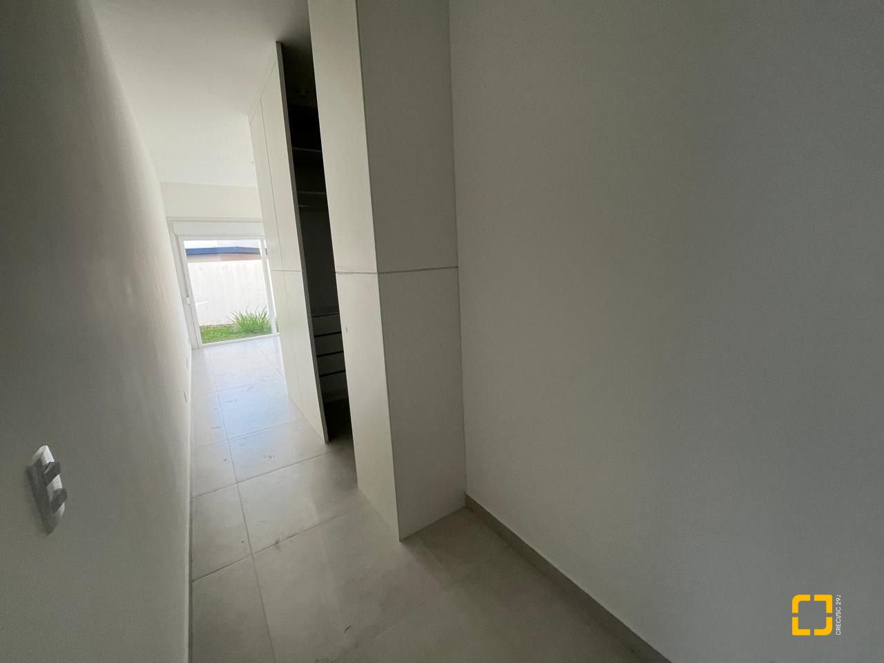 Casa de Condomínio com 192m², 6 quartos (sendo 3 suítes), 2 garagens, no bairro Cachoeira do Bom Jesus em Florianópolis