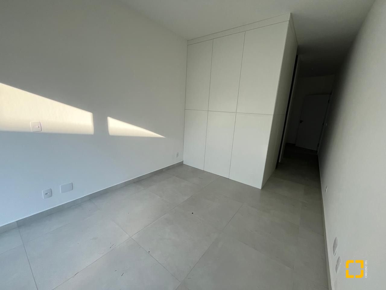 Casa de Condomínio com 192m², 6 quartos (sendo 3 suítes), 2 garagens, no bairro Cachoeira do Bom Jesus em Florianópolis