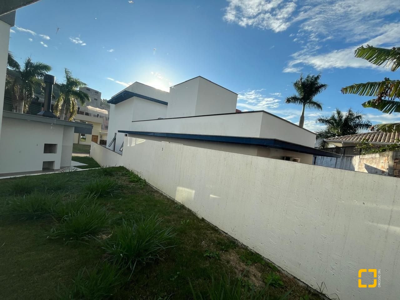 Casa de Condomínio com 192m², 6 quartos (sendo 3 suítes), 2 garagens, no bairro Cachoeira do Bom Jesus em Florianópolis