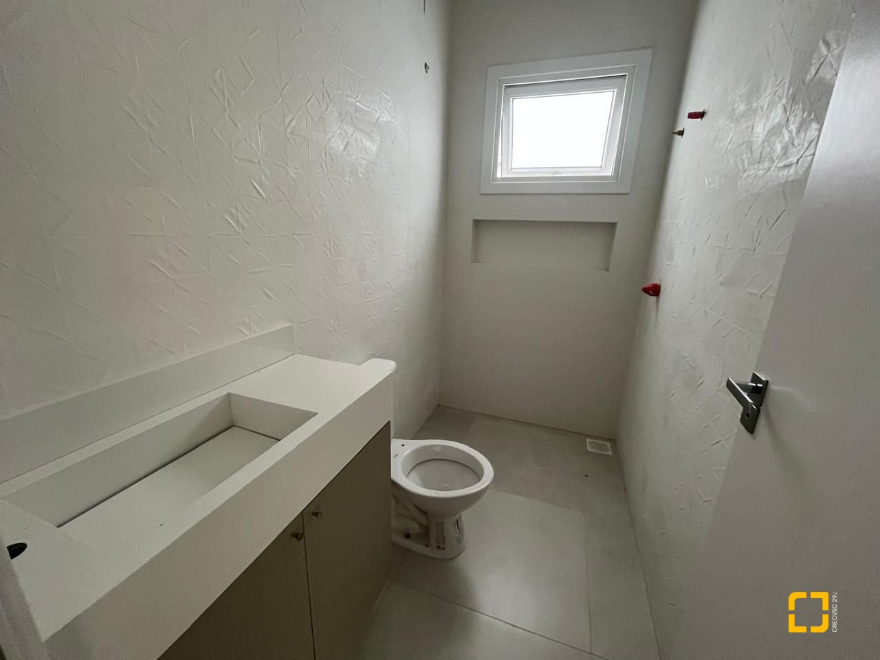 Casa de Condomínio com 192m², 6 quartos (sendo 3 suítes), 2 garagens, no bairro Cachoeira do Bom Jesus em Florianópolis