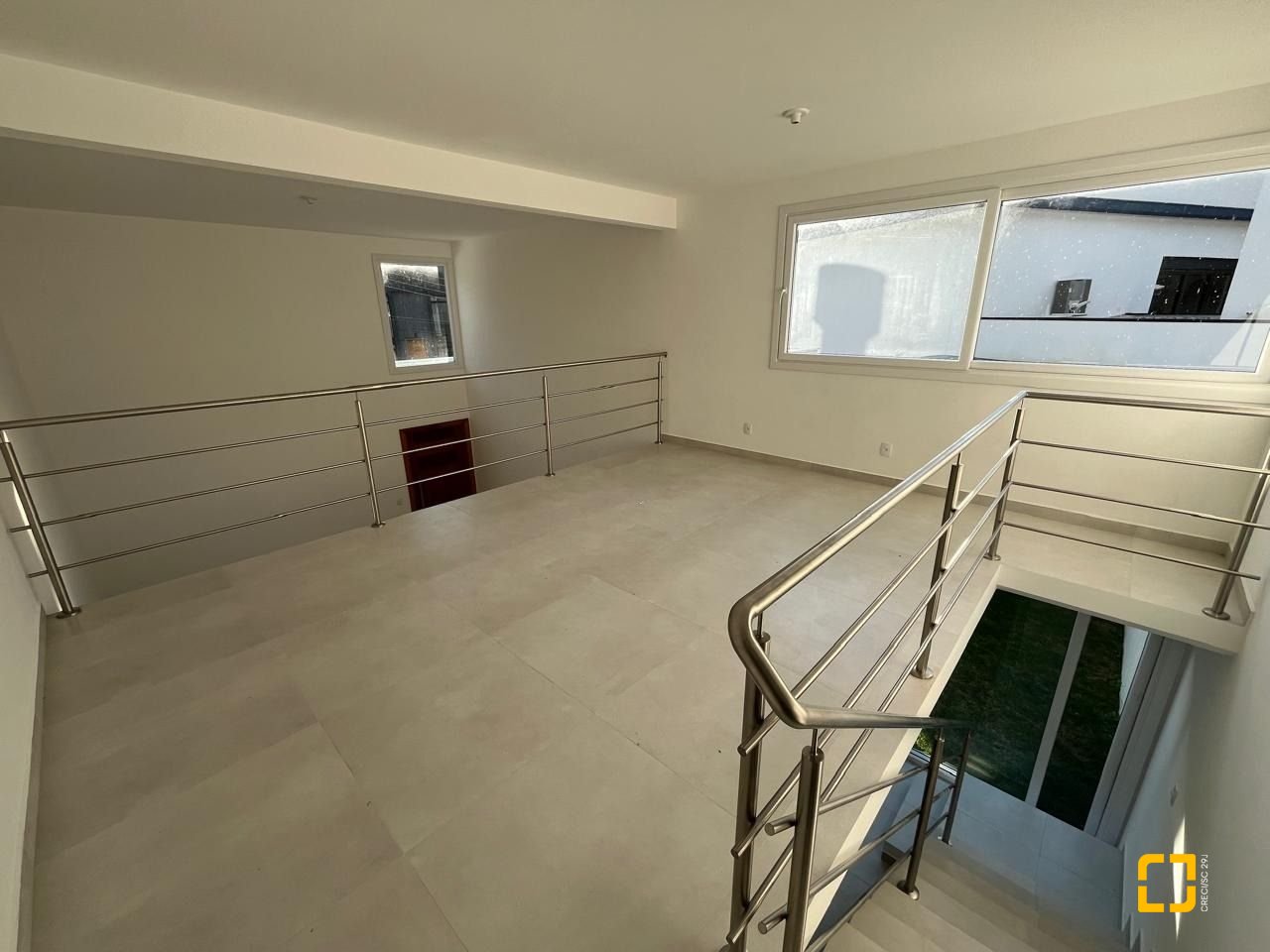 Casa de Condomínio com 192m², 6 quartos (sendo 3 suítes), 2 garagens, no bairro Cachoeira do Bom Jesus em Florianópolis