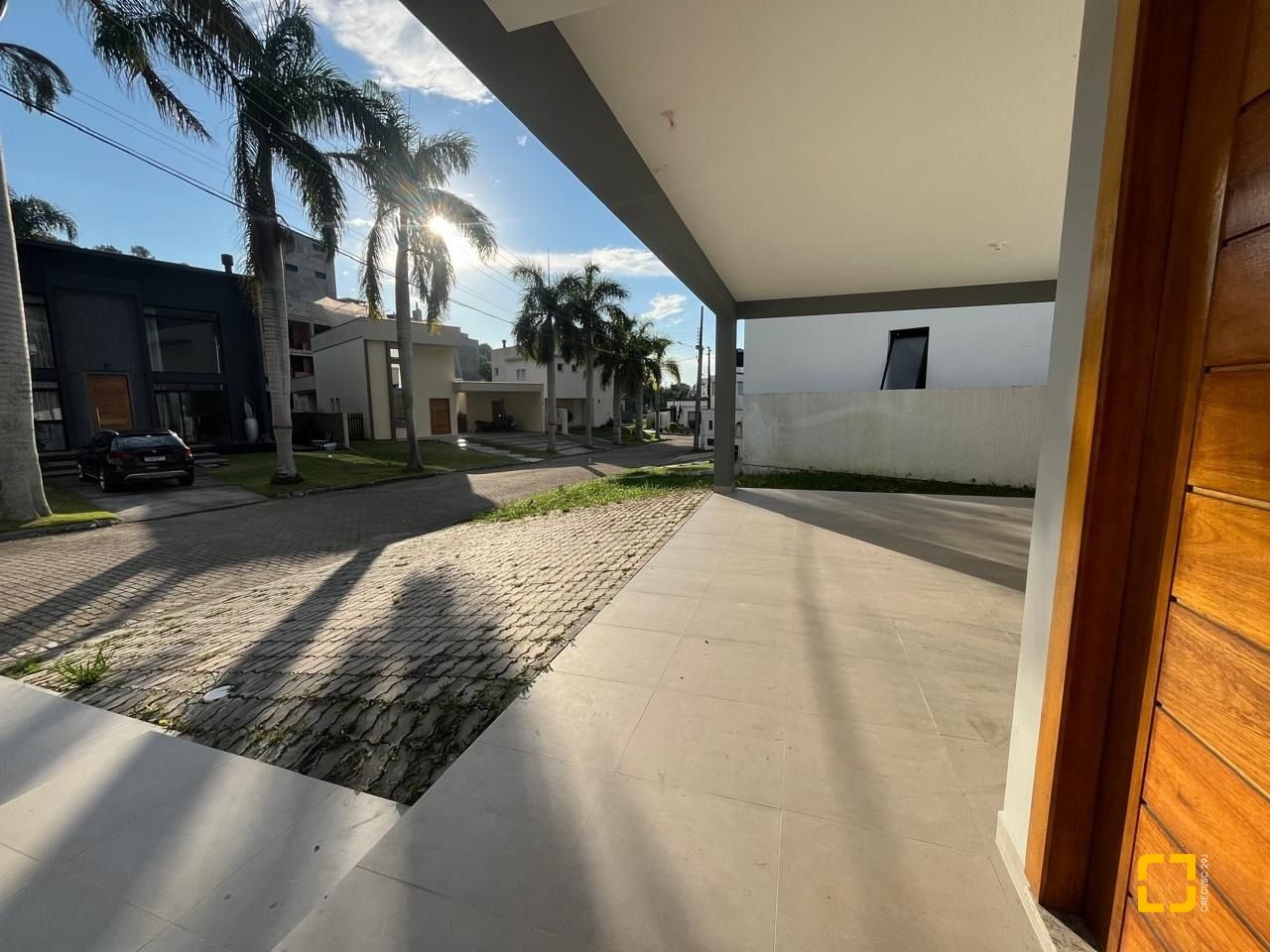 Casa de Condomínio com 192m², 6 quartos (sendo 3 suítes), 2 garagens, no bairro Cachoeira do Bom Jesus em Florianópolis
