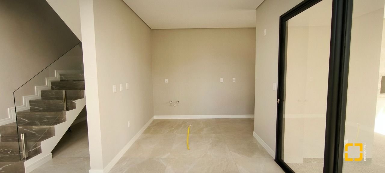Casa de Condomínio com 165m², 4 quartos (sendo 1 suíte), 2 garagens, no bairro Beira Rio em Biguaçu