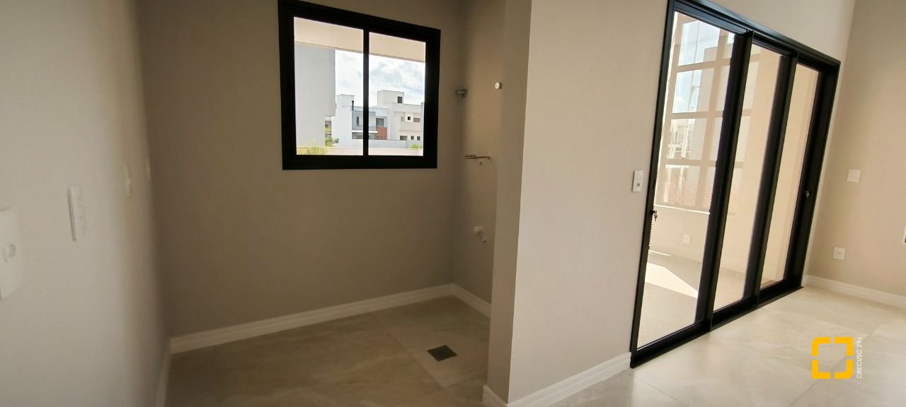 Casa de Condomínio com 165m², 4 quartos (sendo 1 suíte), 2 garagens, no bairro Beira Rio em Biguaçu