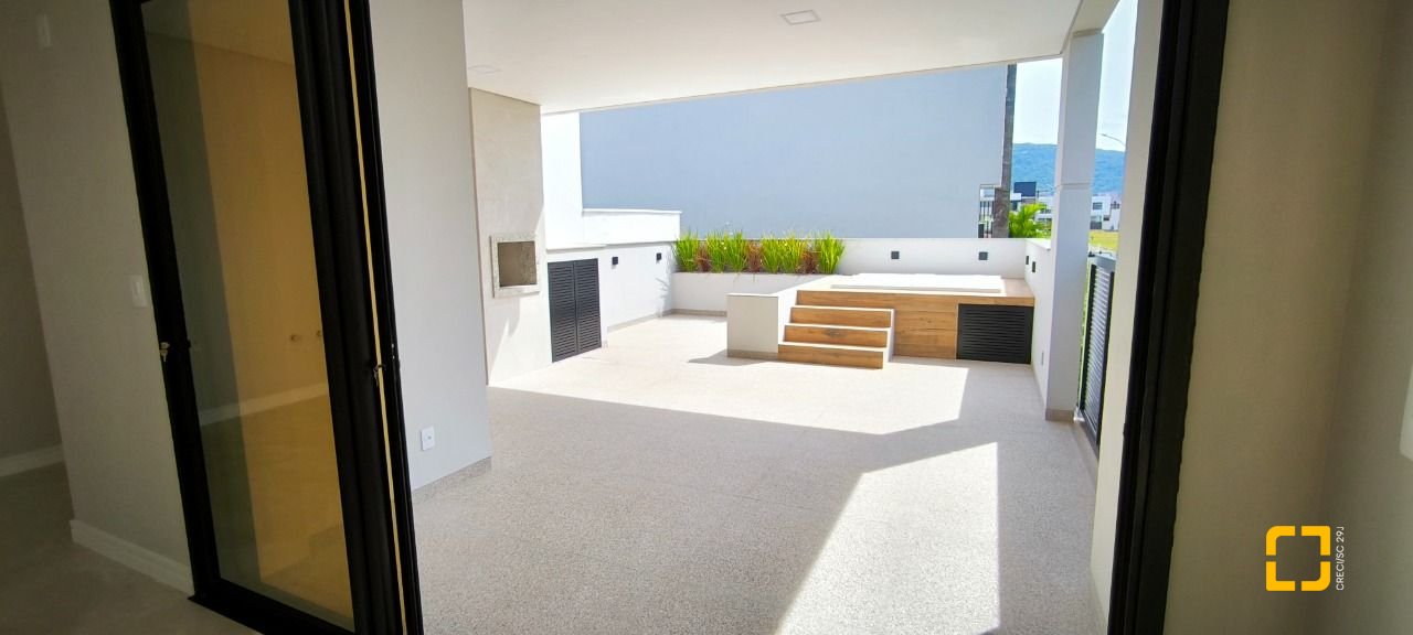 Casa de Condomínio com 165m², 4 quartos (sendo 1 suíte), 2 garagens, no bairro Beira Rio em Biguaçu